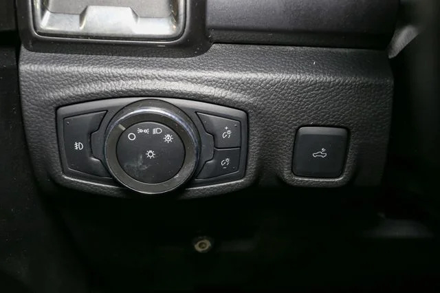 Used 2021 Green Ford Lariat image 33