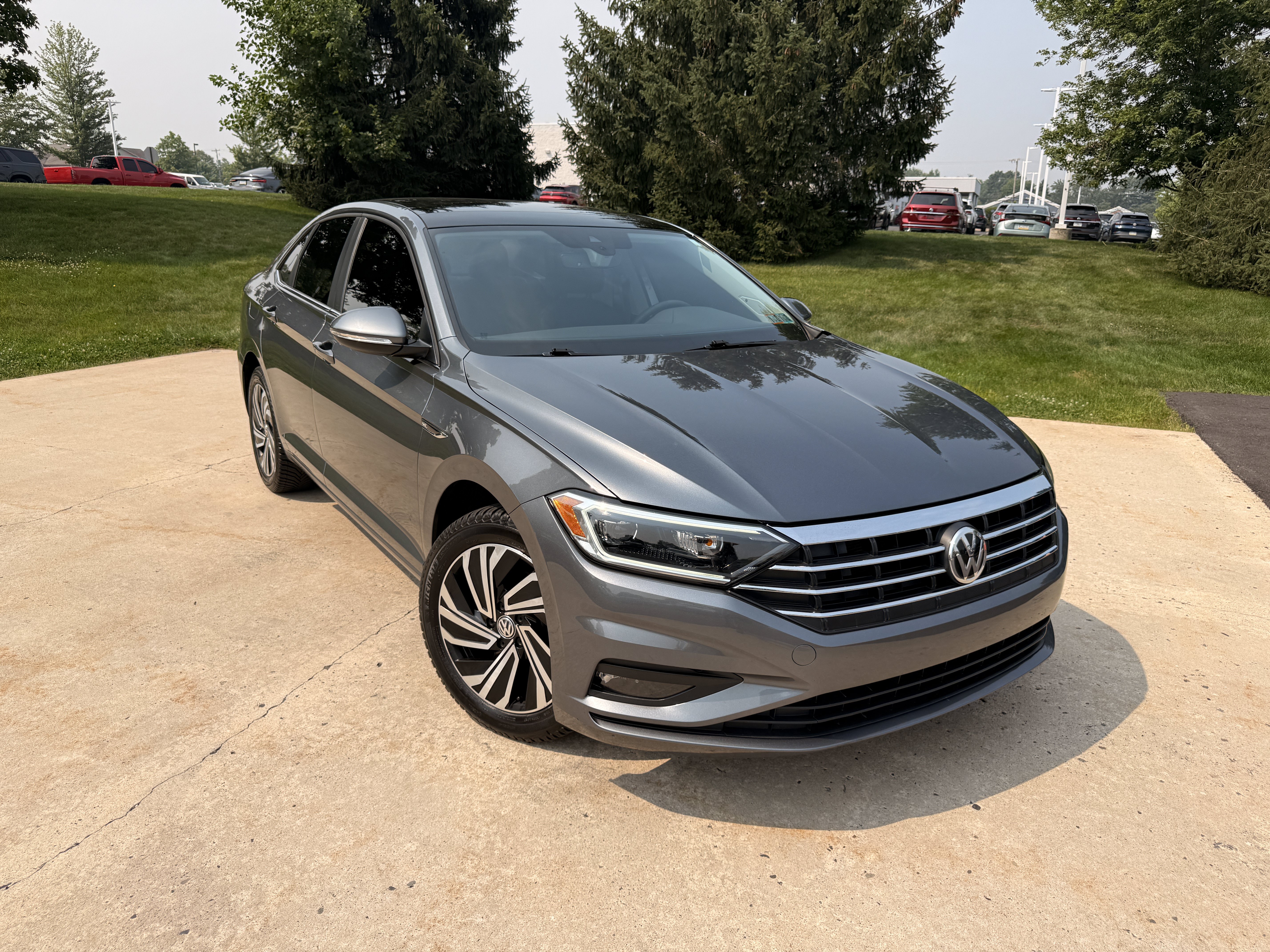 Used 2021  Volkswagen SEL Premium image 2