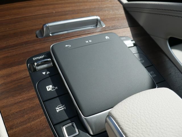 New 2026 MANUFAKTUR Moonlight White Metallic Mercedes-Benz GLS 450 image 38