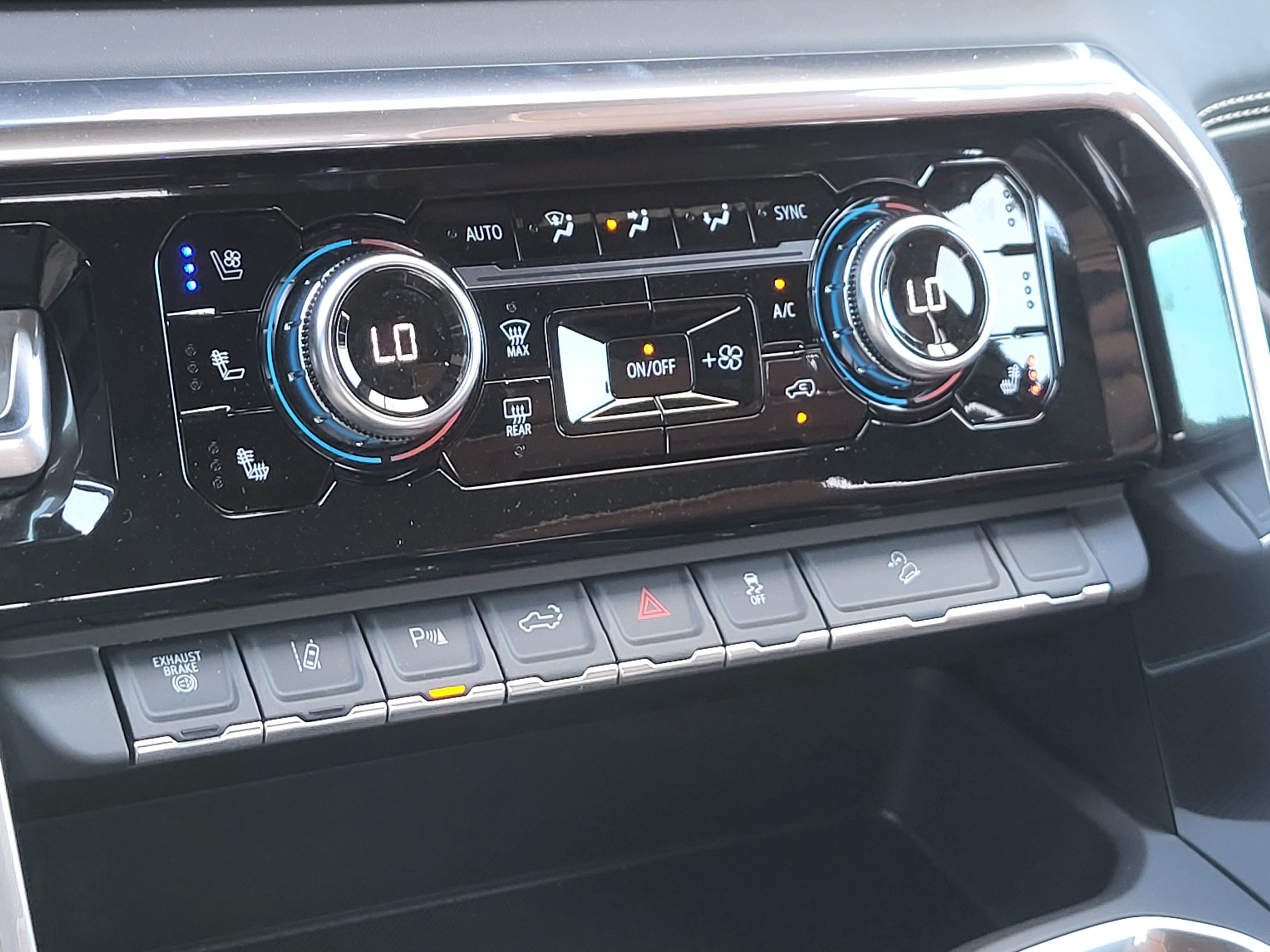 New 2026 Glacier White Tricoat GMC Denali Ultimate image 17