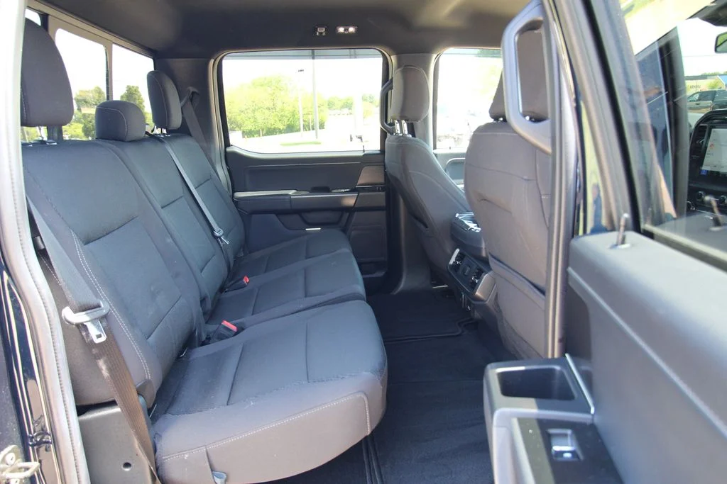 Used 2024  Ford XLT image 9