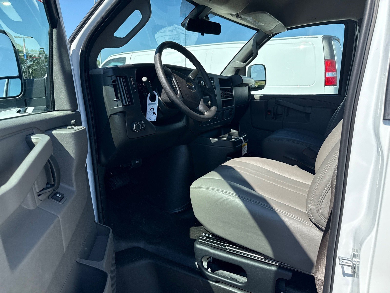 2025 Chevrolet Express Cargo Work Van - Photo 4