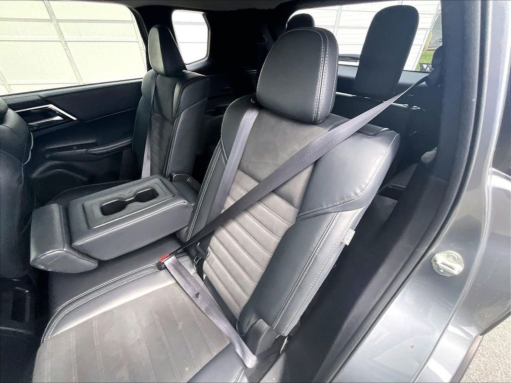 Used 2024 Gray Mitsubishi SE Black Edition image 15
