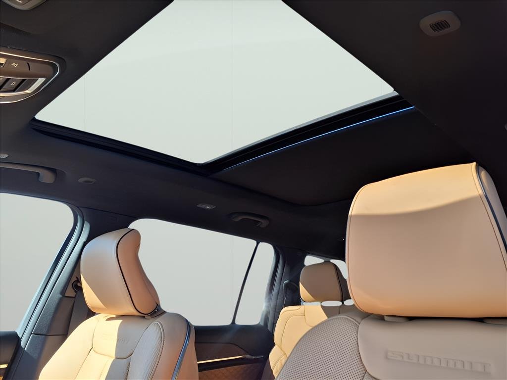 New 2025 Bright White Clear-Coat Exterior Paint Jeep Summit image 9