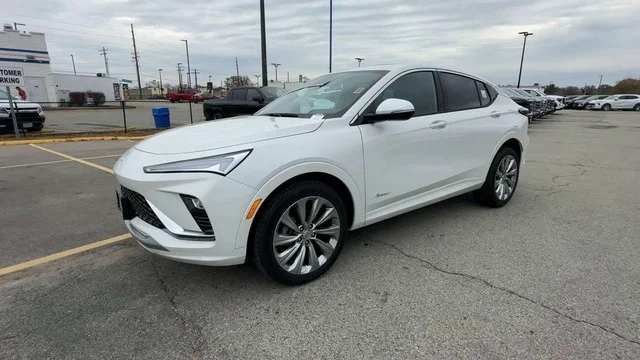 Used 2025 White Frost Tricoat Buick FWD 4dr Avenir image 4