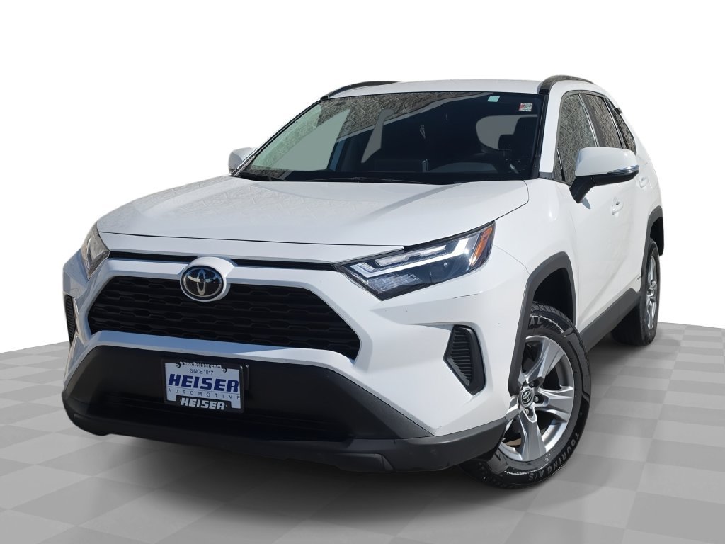 Used 2025 White Toyota XLE image 1