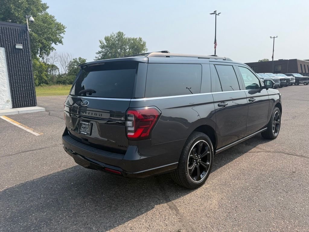 Used 2023  Ford Limited image 5