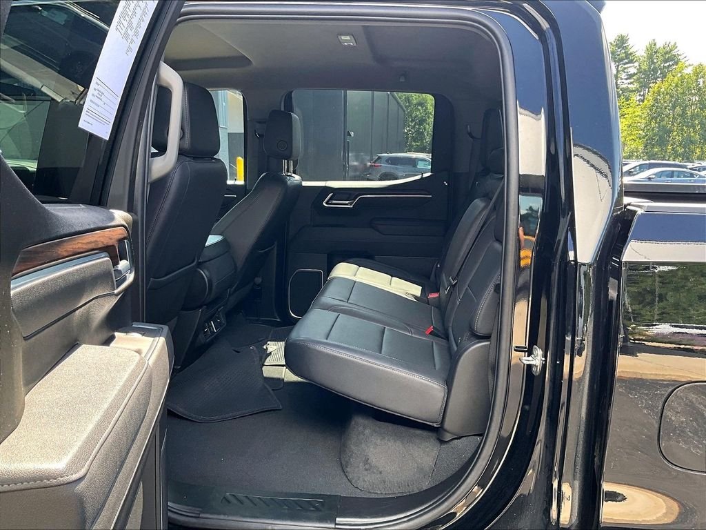 Used 2025 Black GMC SLT image 17