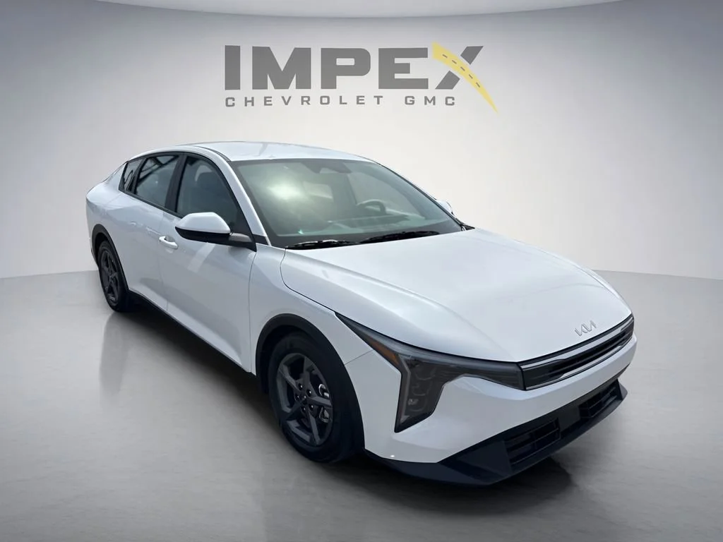 Used 2025 White Kia LXS image 7