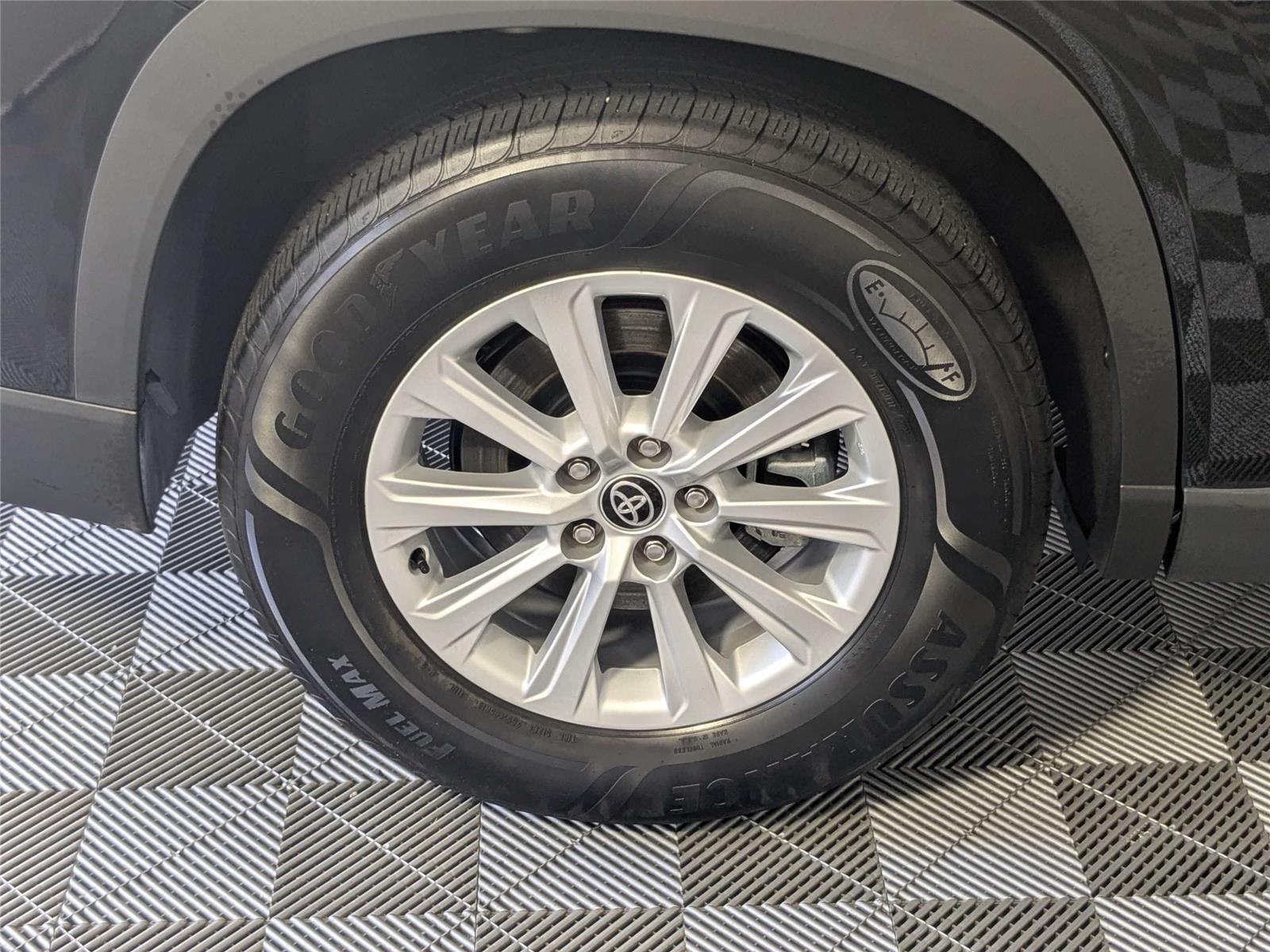 Used 2025 Midnight Black Metallic Toyota XLE image 11