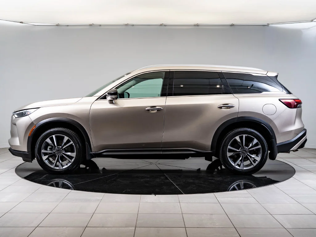 Used 2025 Warm Titanium INFINITI LUXE image 5