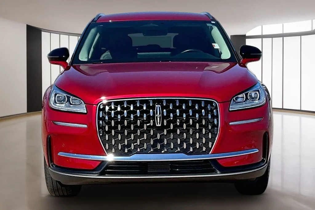 Used 2024 Red Lincoln Reserve image 3