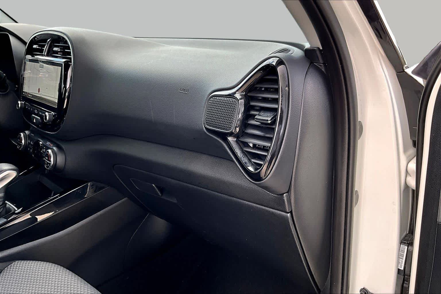 Used 2025 Clear White/Black Roof Kia S image 14
