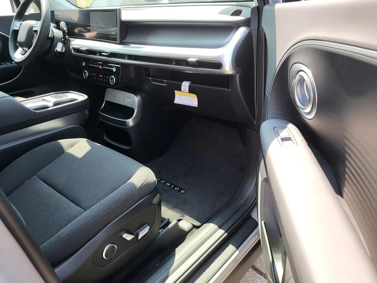 2026 Hyundai IONIQ 9 SE - Photo 8