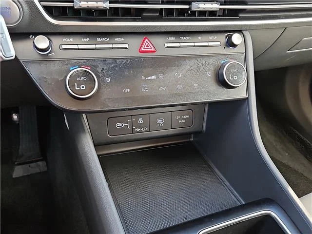 Used 2025 Abyss Black Hyundai SEL Front-Wheel Drive image 12