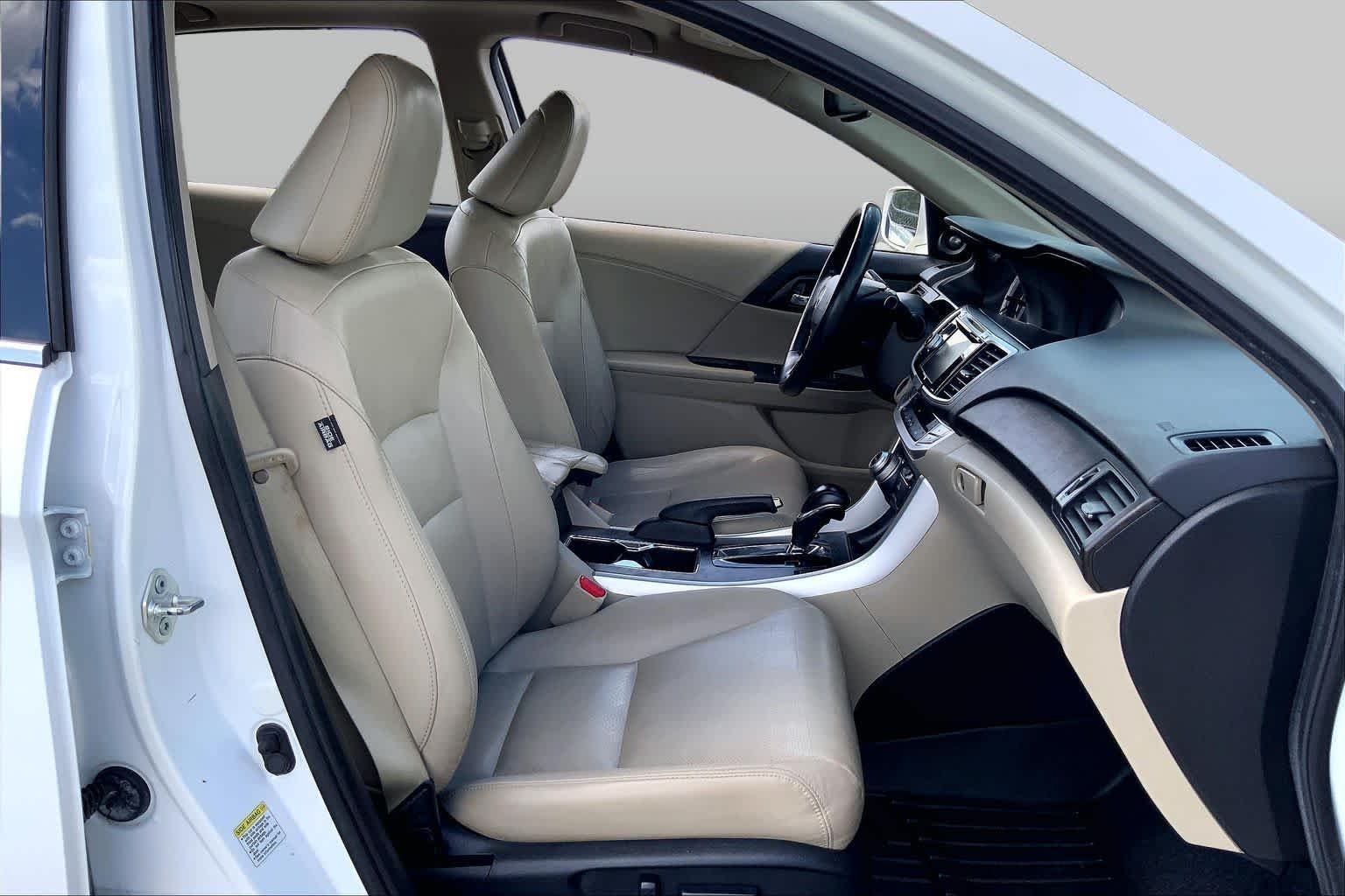 Used 2013 White Orchid Pearl Honda Touring image 9