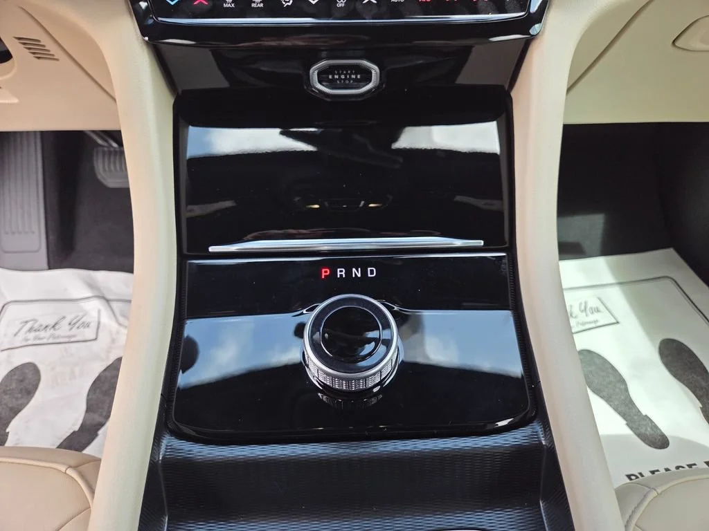 New 2026 Bright White Clear-Coat Exterior Paint Jeep Limited image 17