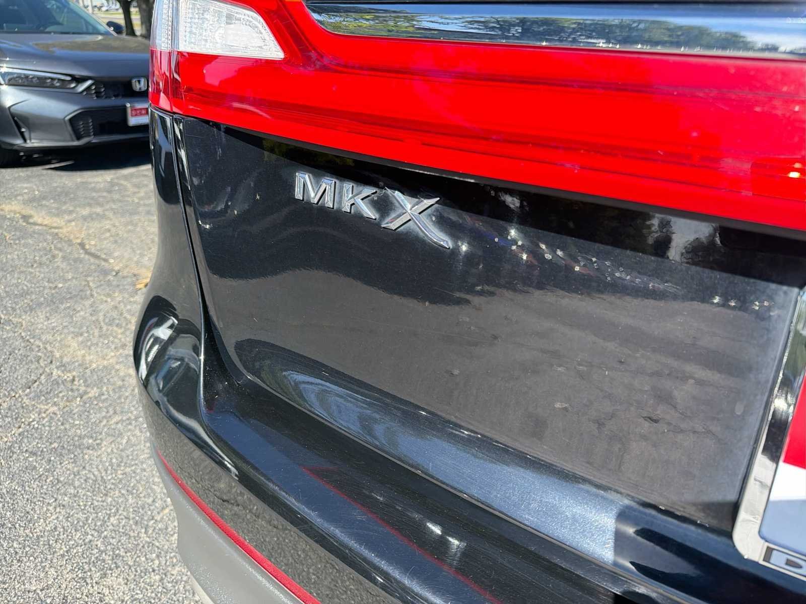 Used 2018 Black Velvet Lincoln Reserve image 18