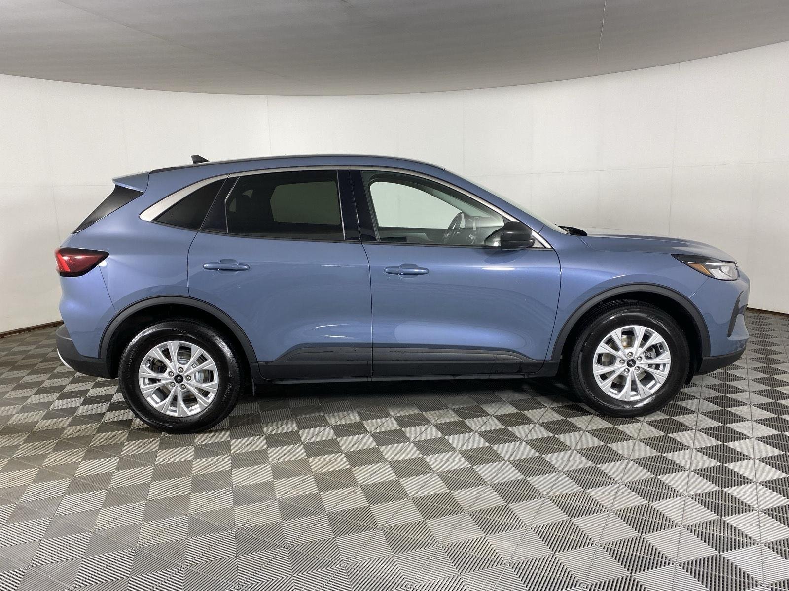 Used 2023 Vapor Blue Ford Active image 8