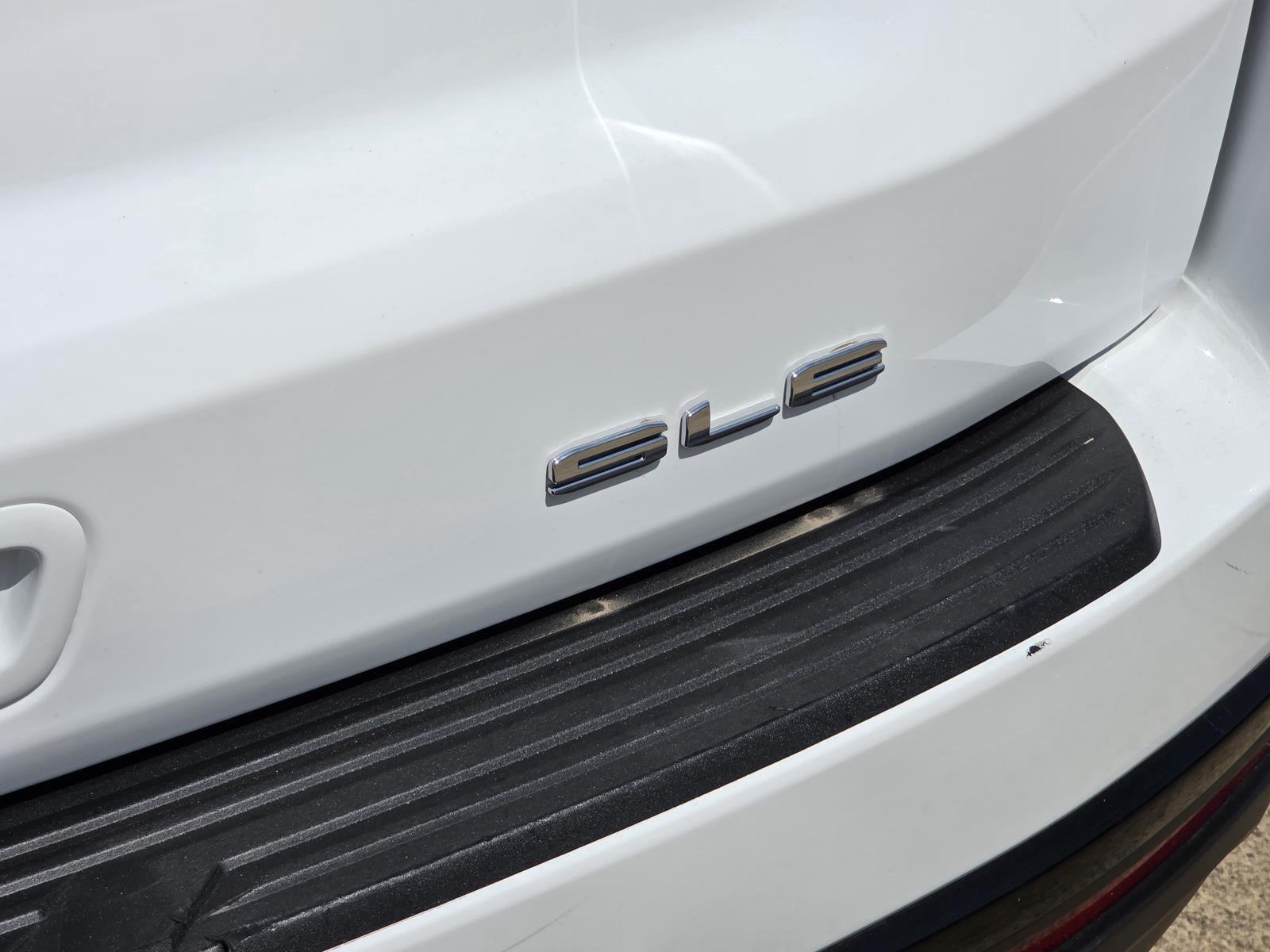 Used 2023 Summit White GMC SLE image 8