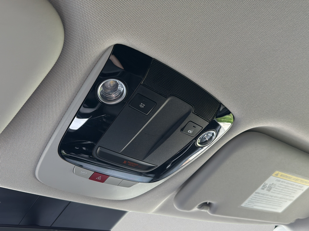 Used 2023 Blue Kia Wind image 19