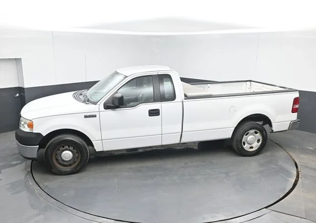 Used 2007 White Ford  image 31