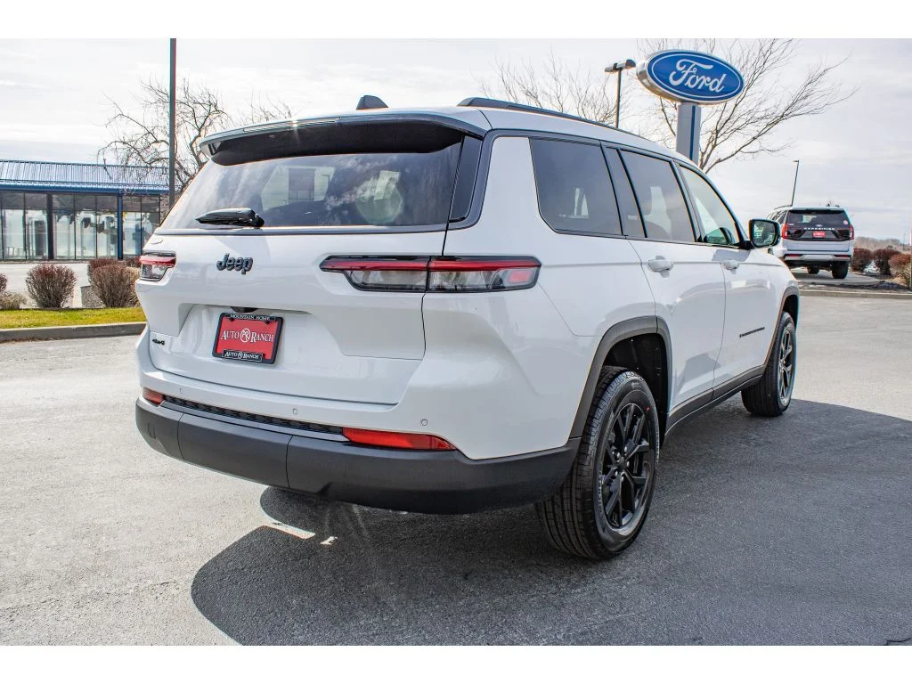 New 2026 Bright White Clearcoat Jeep Laredo Altitude image 7