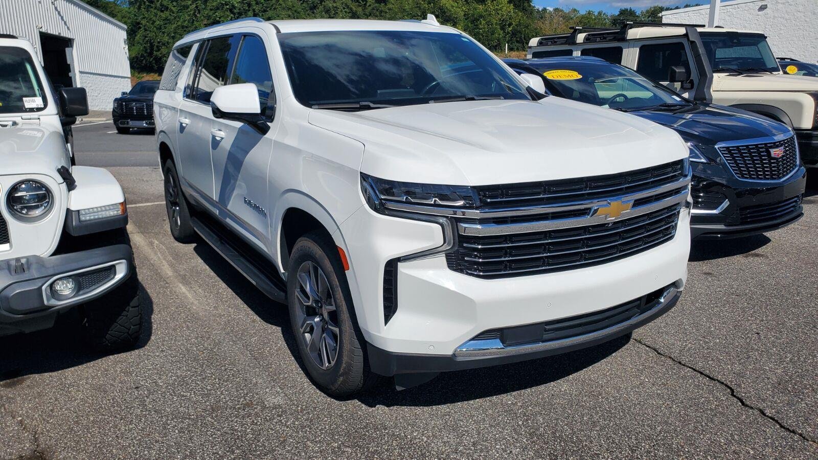 Used 2022 SUMMIT WHITE Chevrolet LT image 2