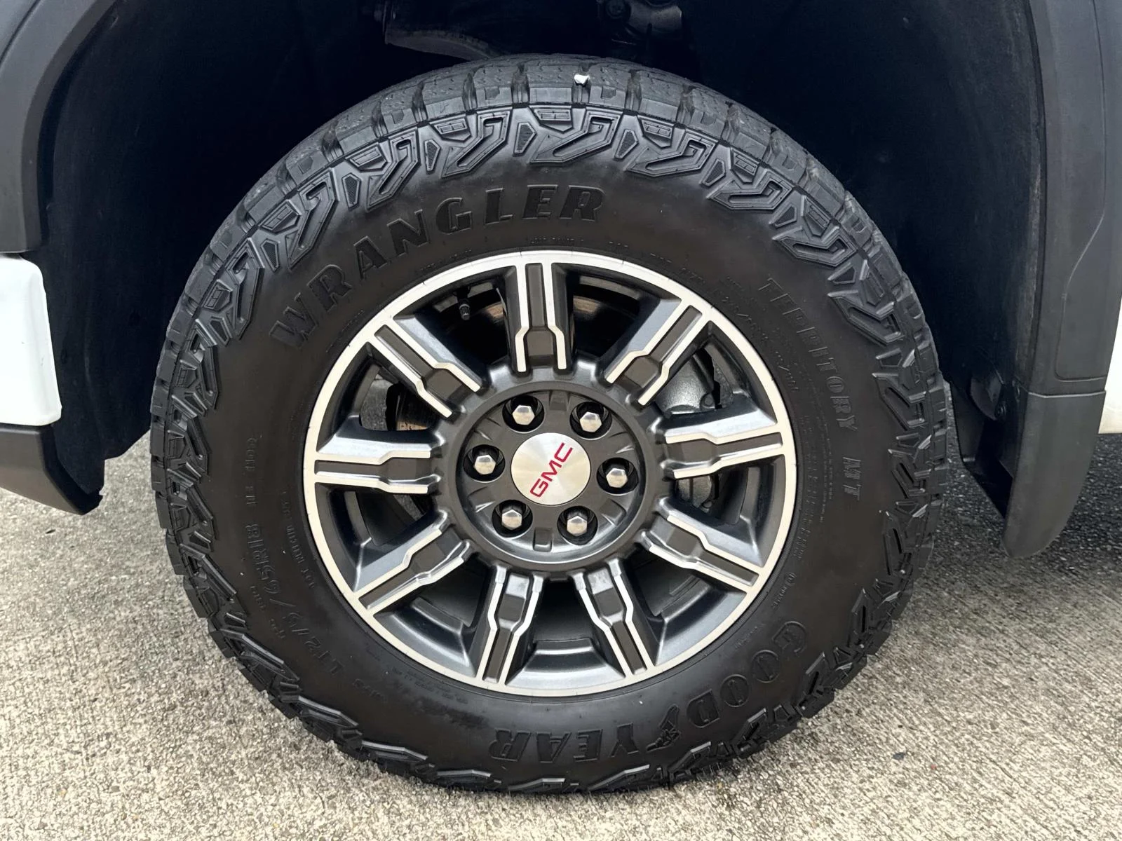 Used 2025 Onyx Black GMC AT4 image 4