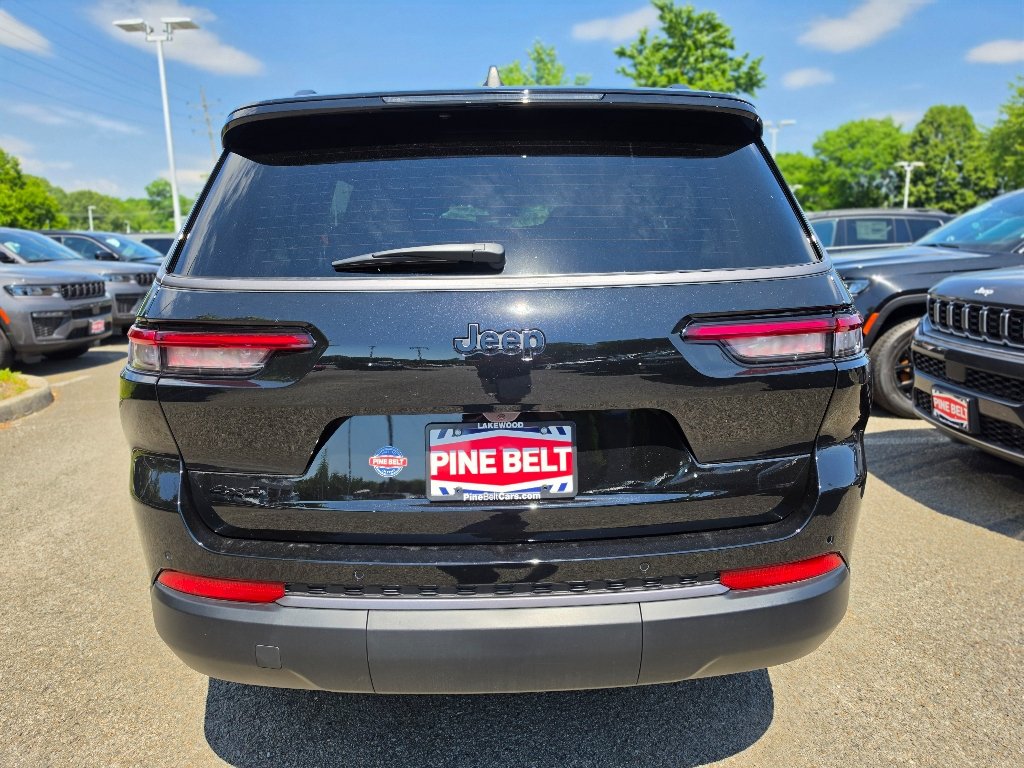 New 2026 Diamond Black Crystal Pearl-Coat Exterior Paint Jeep Altitude image 10