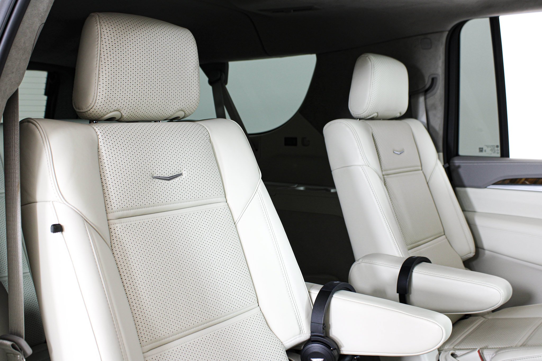 Used 2025 Crystal White Tricoat Cadillac Sport Platinum image 28