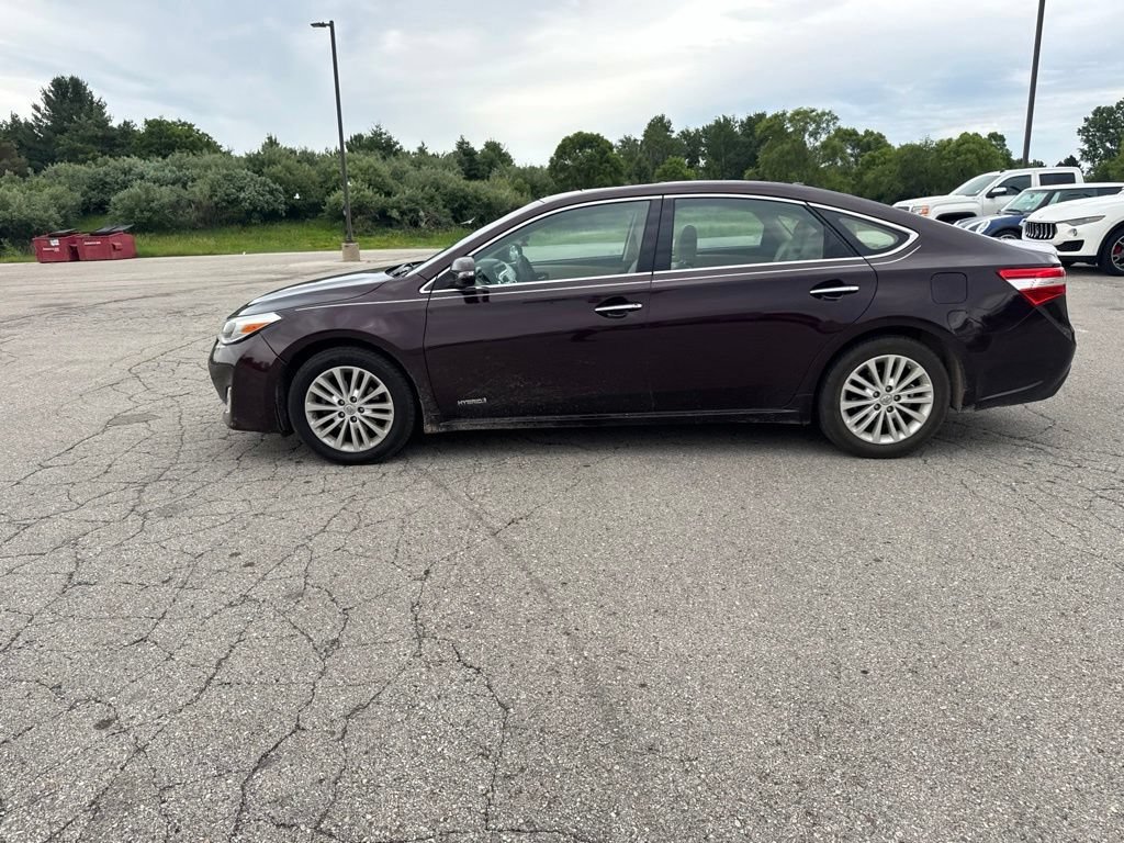 Used 2014  Toyota Limited image 11