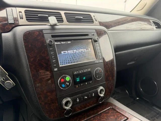 Used 2014 Silver GMC Denali image 22