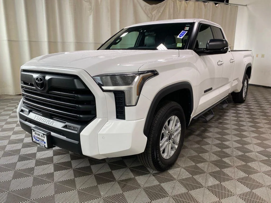 Used 2025 Ice Toyota SR5 image 5