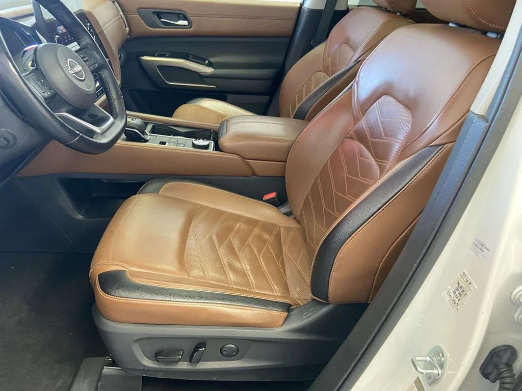 Used 2023 White Nissan Platinum image 17