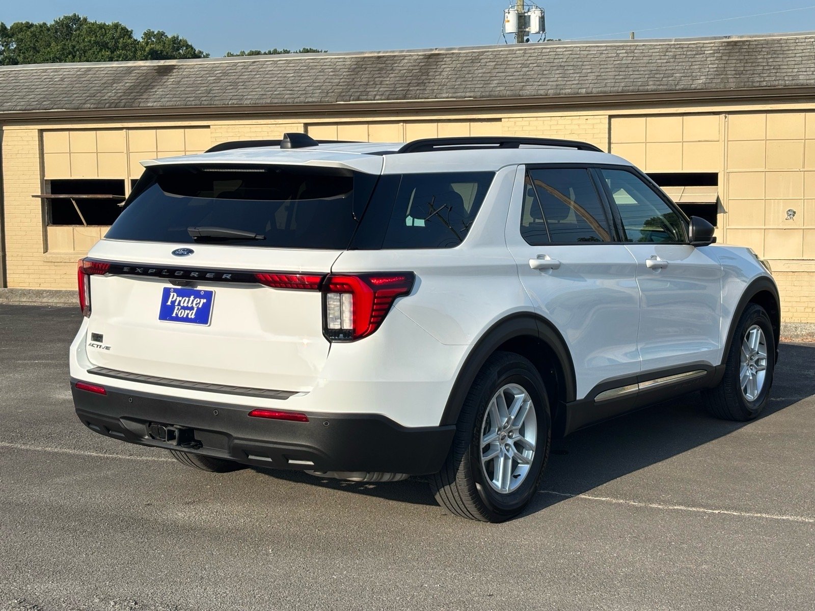 Used 2025 Oxford White Ford Active image 4