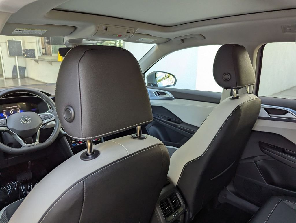 2025 Volkswagen Taos SE - Photo 16