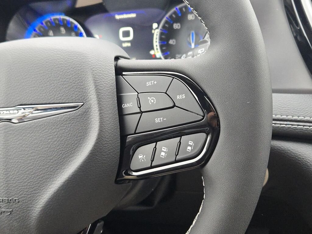 New 2026 Hydro Blue Pearl-Coat Exterior Paint Chrysler Select image 35