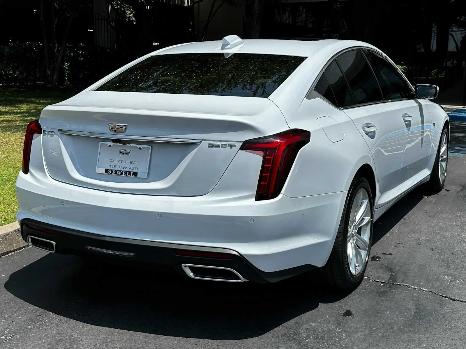 Certified Used 2026 Vibrant White Tricoat Cadillac Premium Luxury image 4