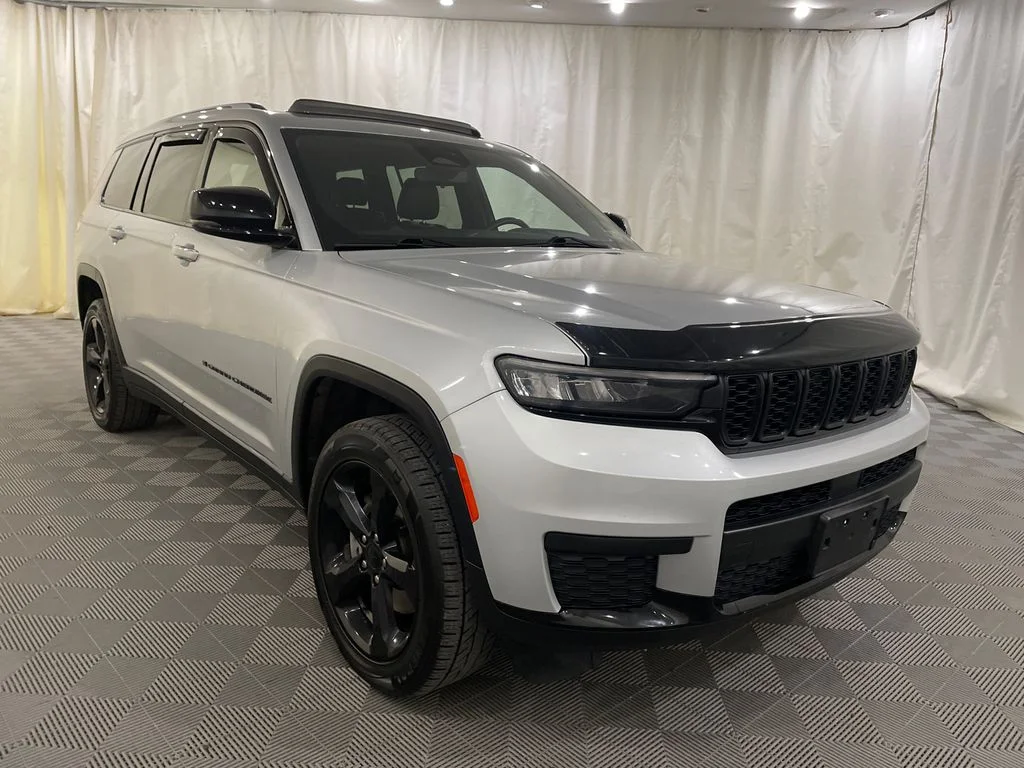 Used 2021 Silver Zynith Jeep Altitude image 3
