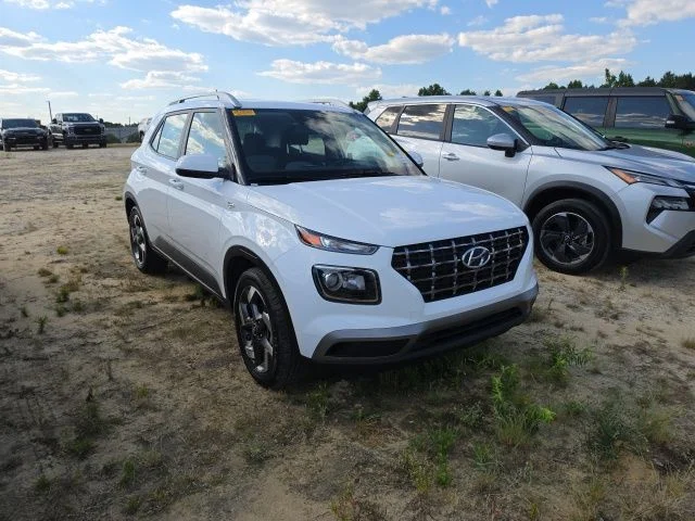 Used 2025 White Hyundai SEL image 3
