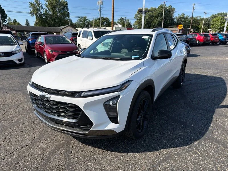 Used 2025 White Chevrolet ACTIV image 3