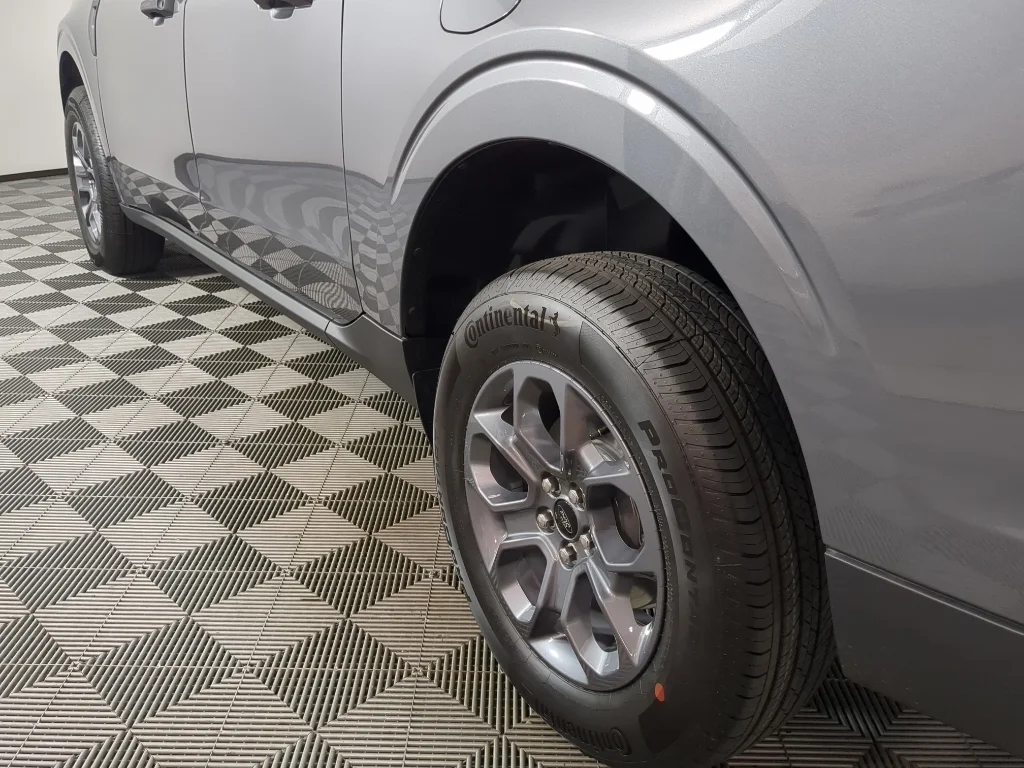 New 2026 CARBONIZED GRAY METALLIC Ford XLT image 5