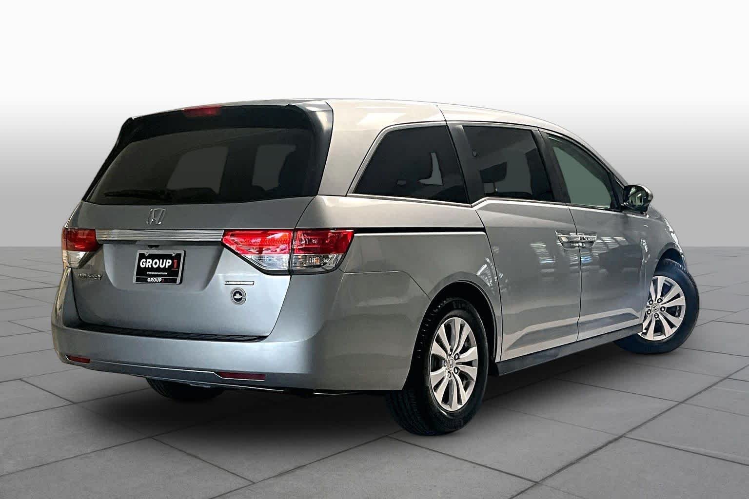Used 2016  Honda SE image 11