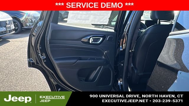 New 2025 Diamond Black Crystal Pearl-Coat Exterior Paint Jeep Limited image 19