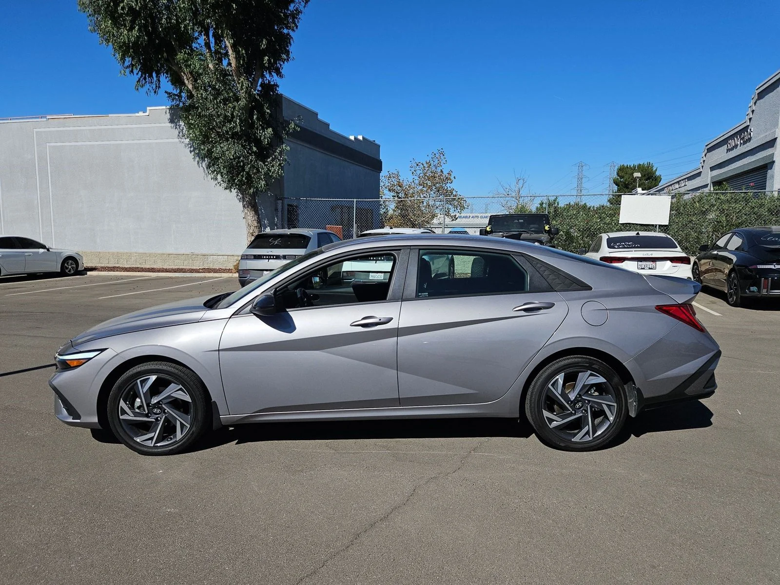 2025 Hyundai Elantra Blue - Photo 8