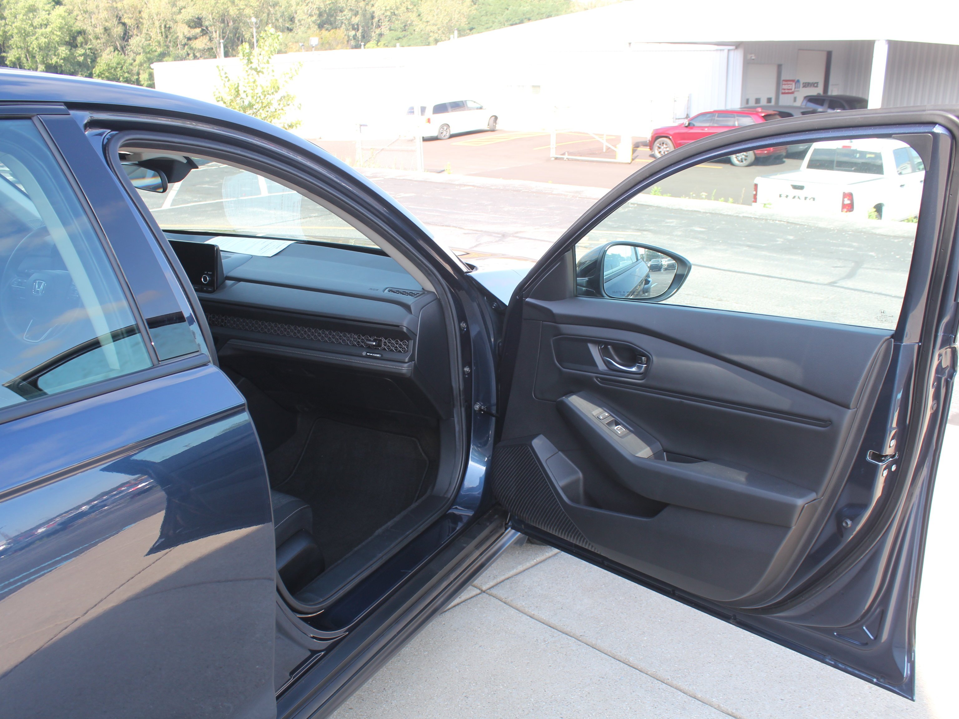 Used 2025 Blue Honda SE image 29