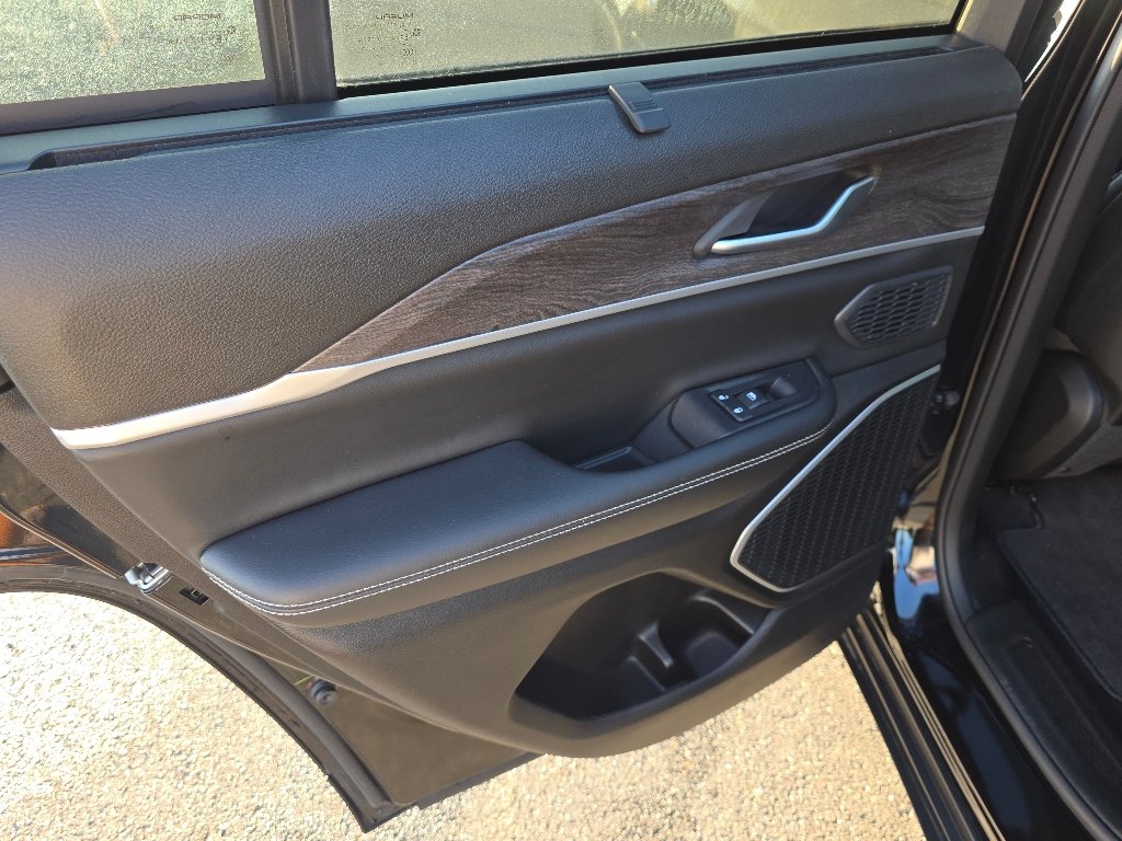 Used 2023 Diamond Black Crystal Pearl Coat Jeep 4xe image 30