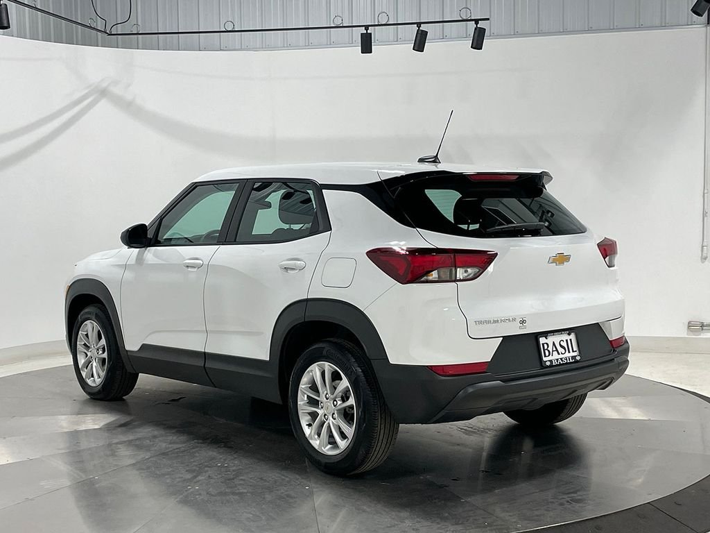 Used 2025 White Chevrolet LS image 13