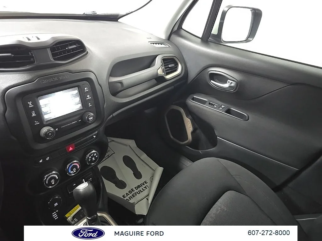 Used 2017 White Jeep Latitude image 28